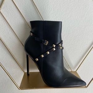 Aldo: Wenia-97  Black-Leather
Ankle bootie - Stiletto heel 3.5 inch